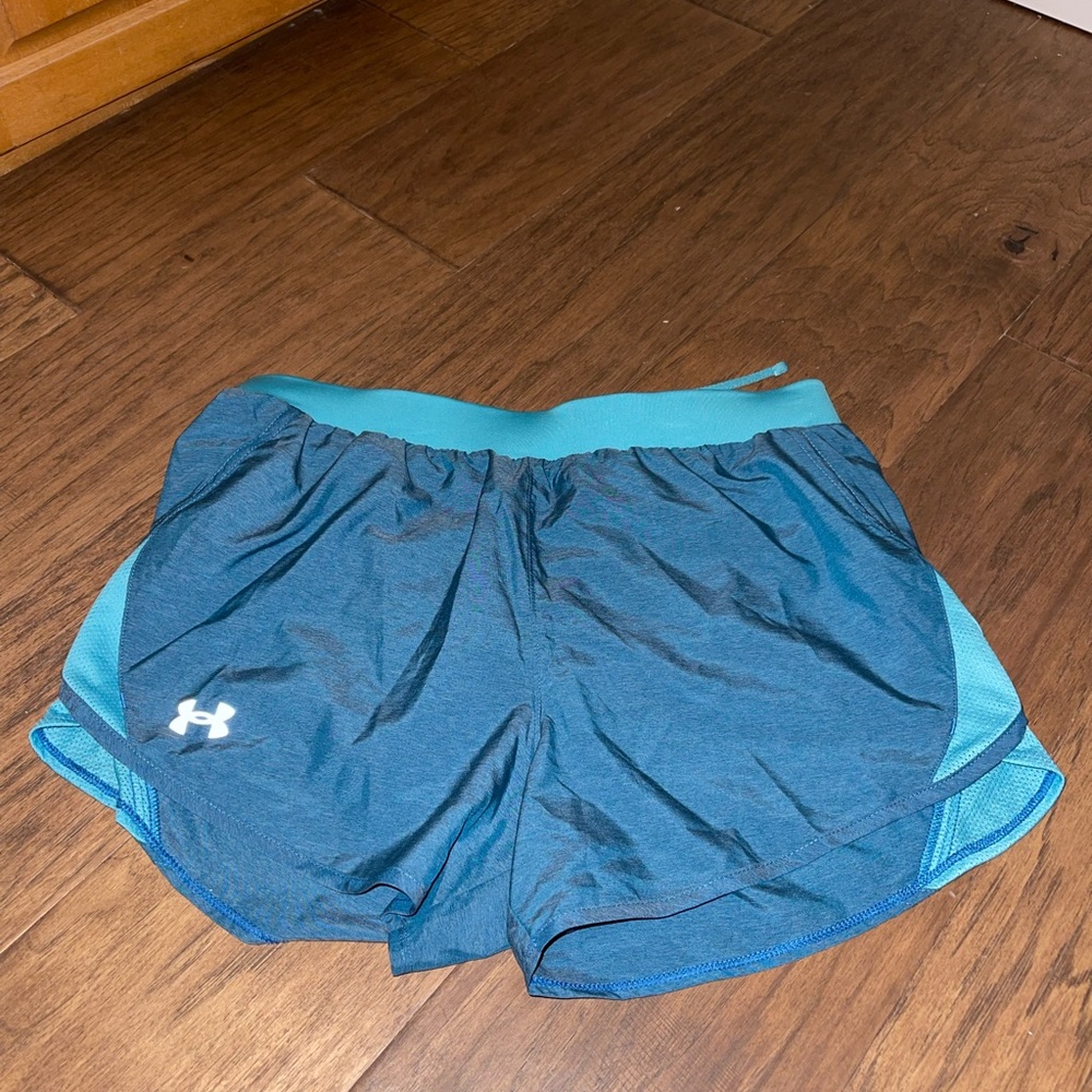 Womens Under Armour Loose fit shorts. Size medium